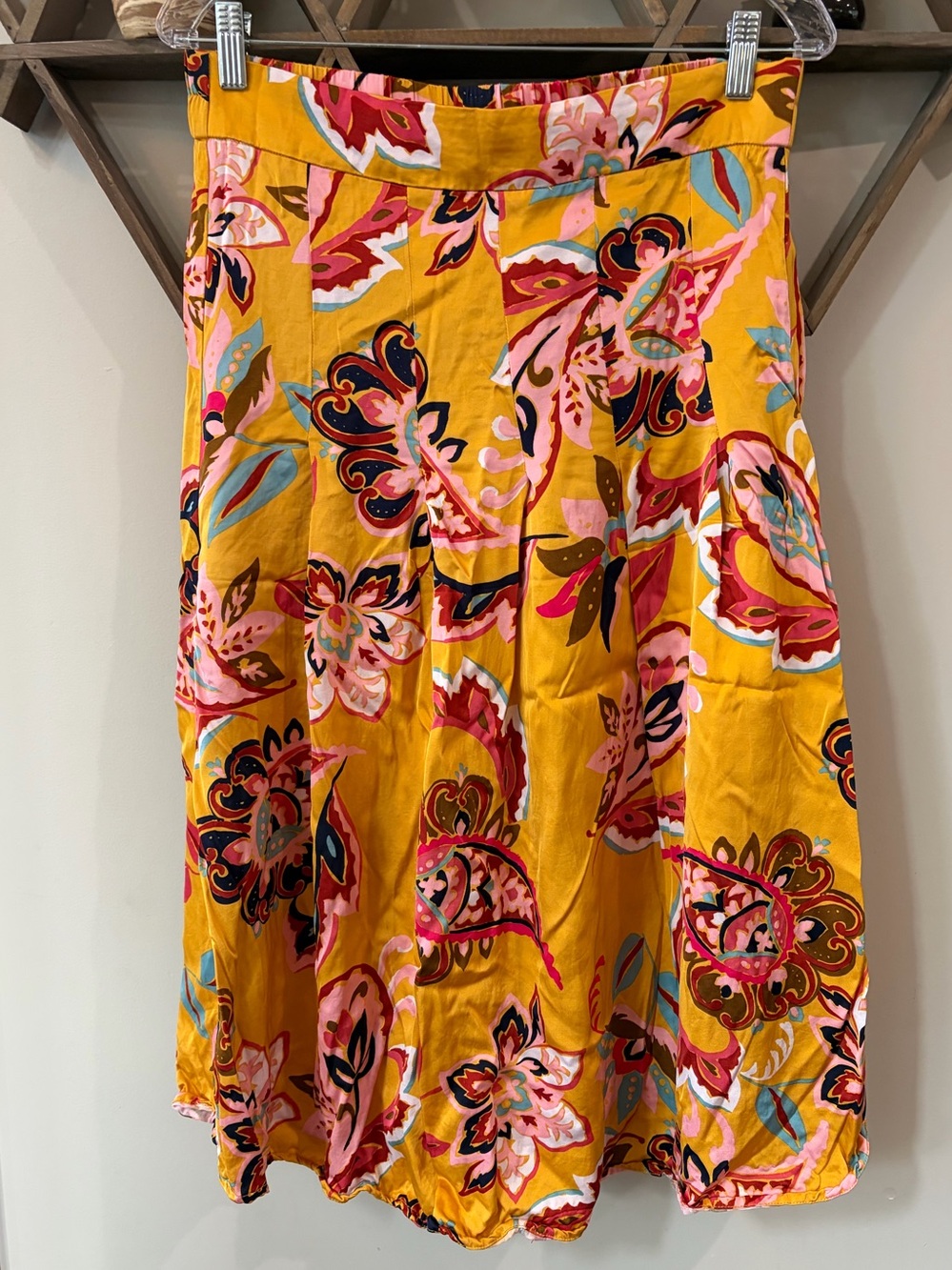 T Tahari Mustard Paisley Floral Midi Skirt. Elastic waist on back. Size medium.